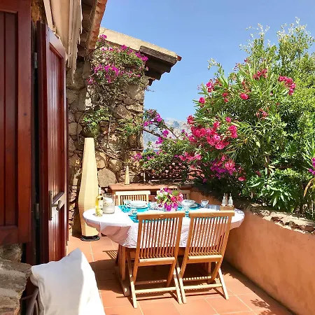 Apartment Casa Bougainville Villaggio Est